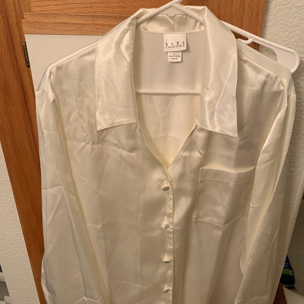 White Satin Pajama Set w/long pants… new no tags